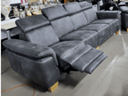 Detaliu canapea modulară cu sistem recliner deschis pentru relaxare
