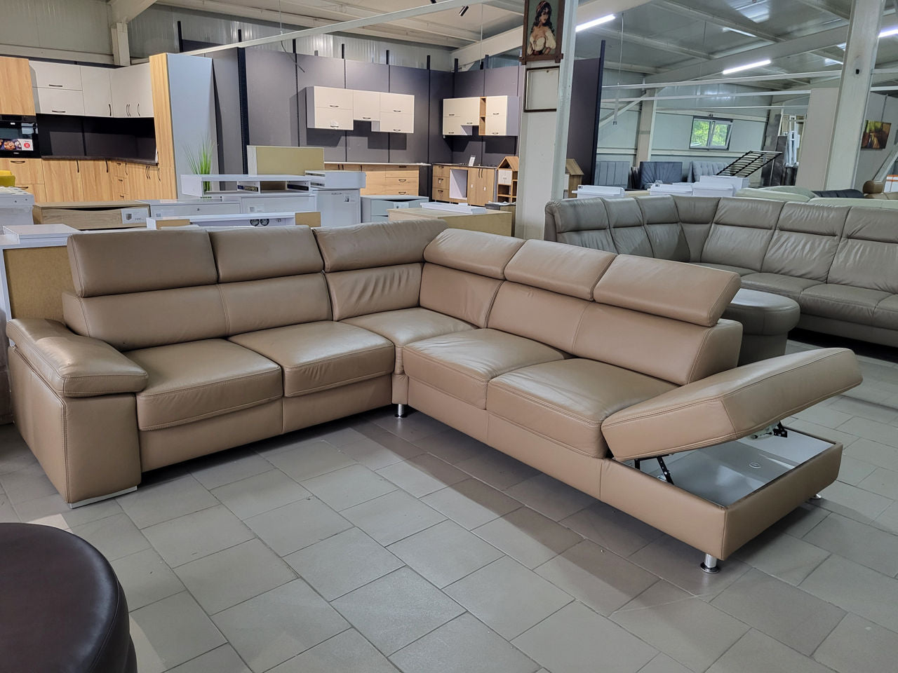 Colțar nou din piele naturală cu tetiere ajustabile pentru living MobiHaus
