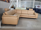 Canapea de colt extensibila din piele in Showroom MobiHaus