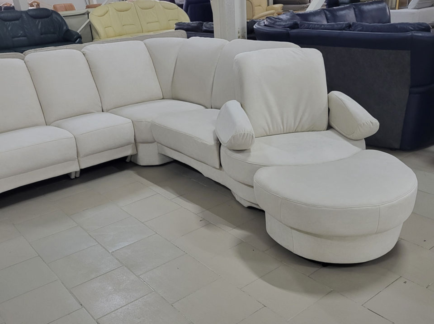 Detaliu cotiere rotative si finisaj premium coltar MobiHaus