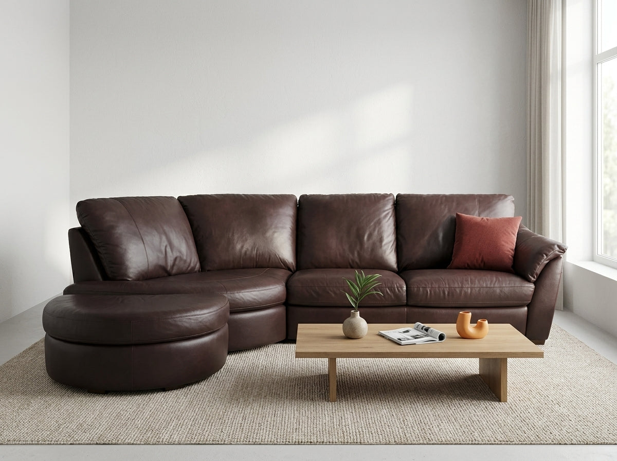 Detaliu tapițerie piele naturală maro brand Natuzzi