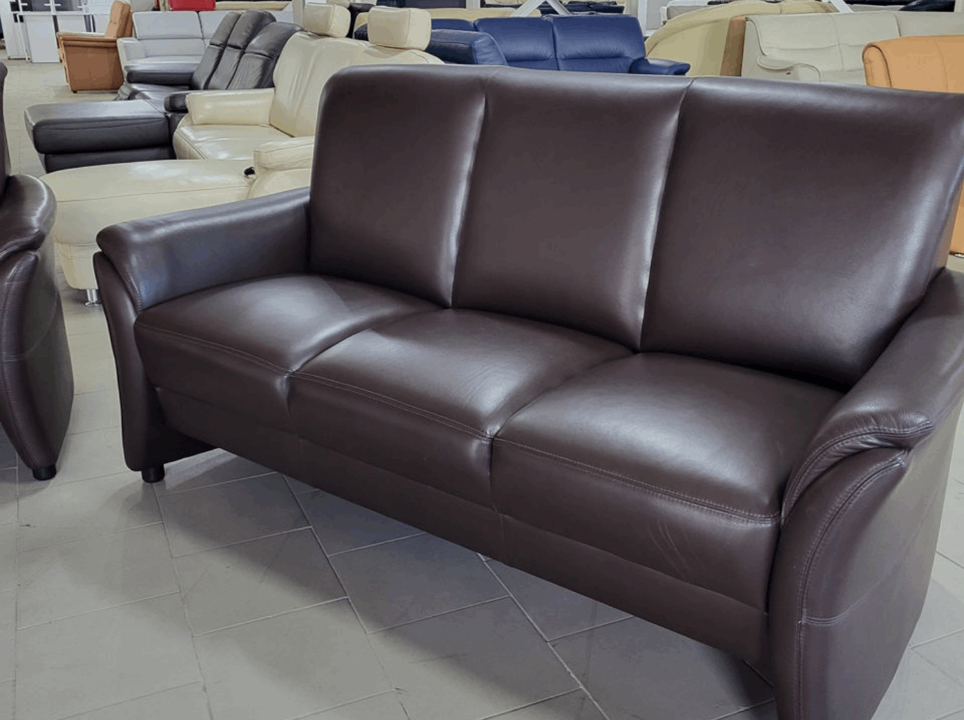 Mobilier elegant din piele naturală pentru living