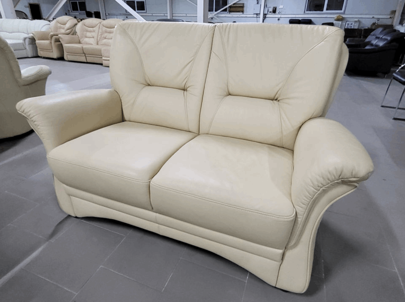 Set canapele 3+2 expus în Showroom MobiHaus