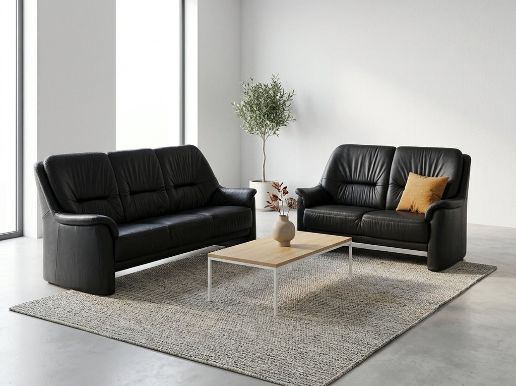 Canapele clasice din piele de înaltă calitate în showroom MobiHaus