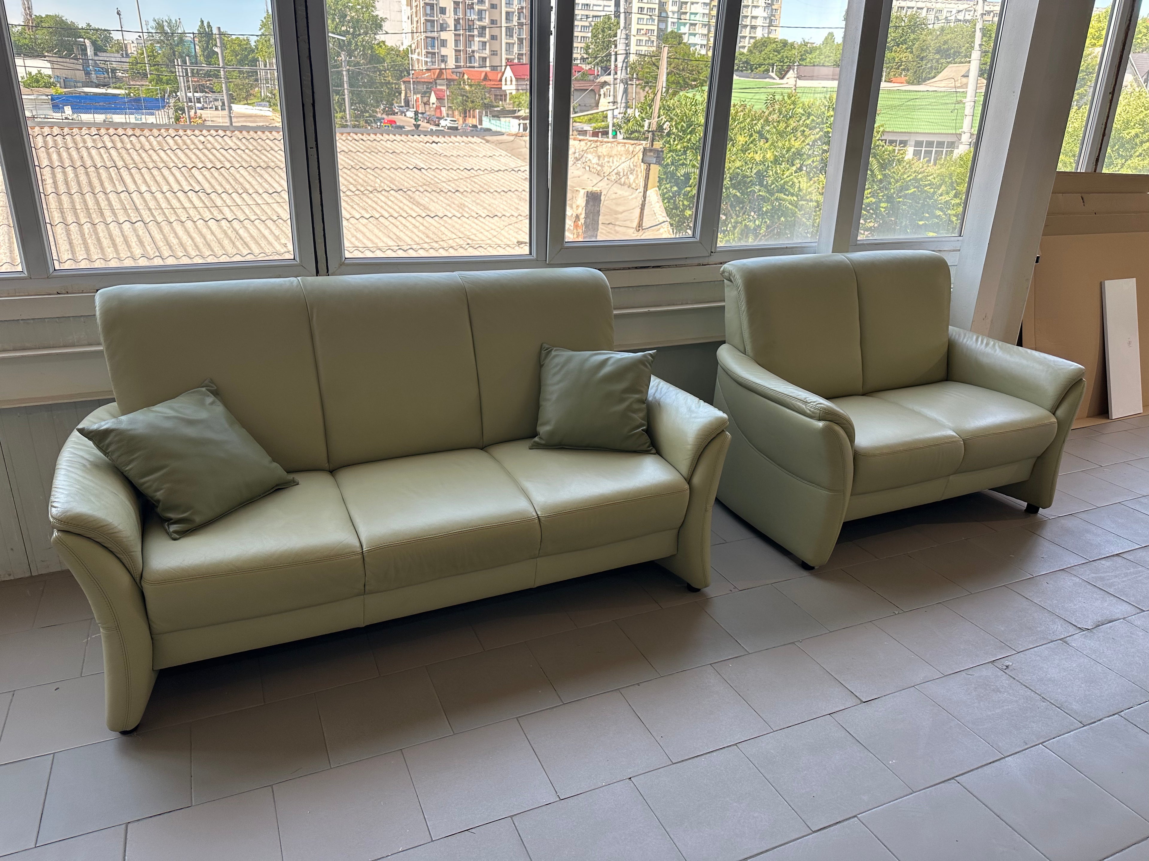 Set de canapele din piele in stare perfecta culoare fistic - MobiHaus